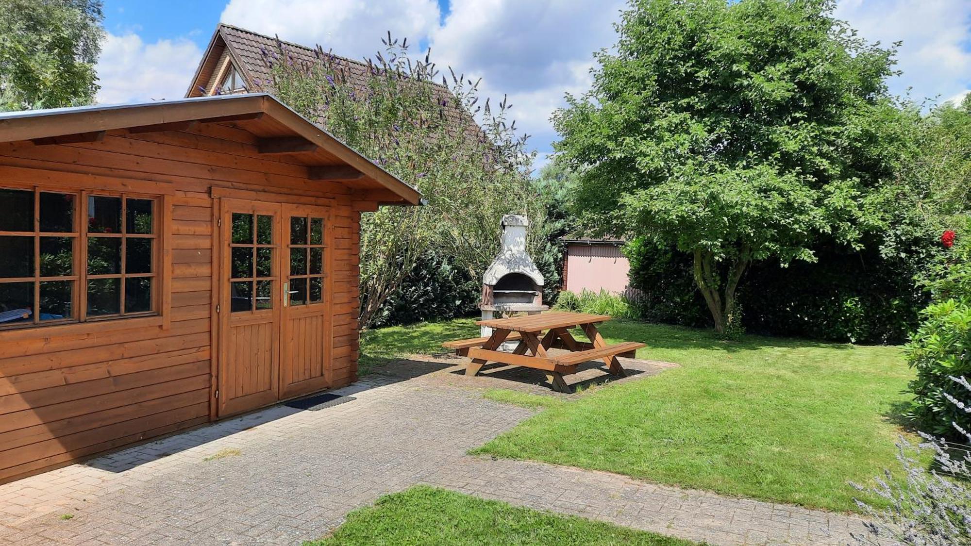 Ferienhaus Sasse Ferienwohnungen Mit Garten & Grill Molschow Exteriör bild
